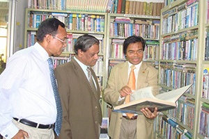 Advisor to Prime Minister, Prof. Dr. Alauddin Ahmed with Dr. M Helal in the Campus Library (2009)