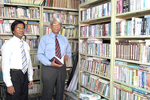 VC of AUST, Prof. M. Anwar Hossain with Dr. M Helal in the Campus Library (2009)