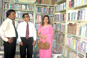 VC of Victoria University, Professor Dr. M R Khan and Dean of Uttara University,            Professor Dr. Yeasmin Ara Lekha with Dr. M Helal in the Campus Library (2008)