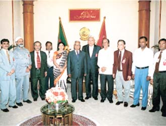 Campus Delegates with Hon’ble President of Bangladesh  Prof. Dr. Iajuddin Ahmed at Bangabhaban (2005)