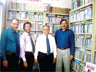 RTV Chairman Morshed Alam, CEO M Hamid visiting Campus Library (2010)